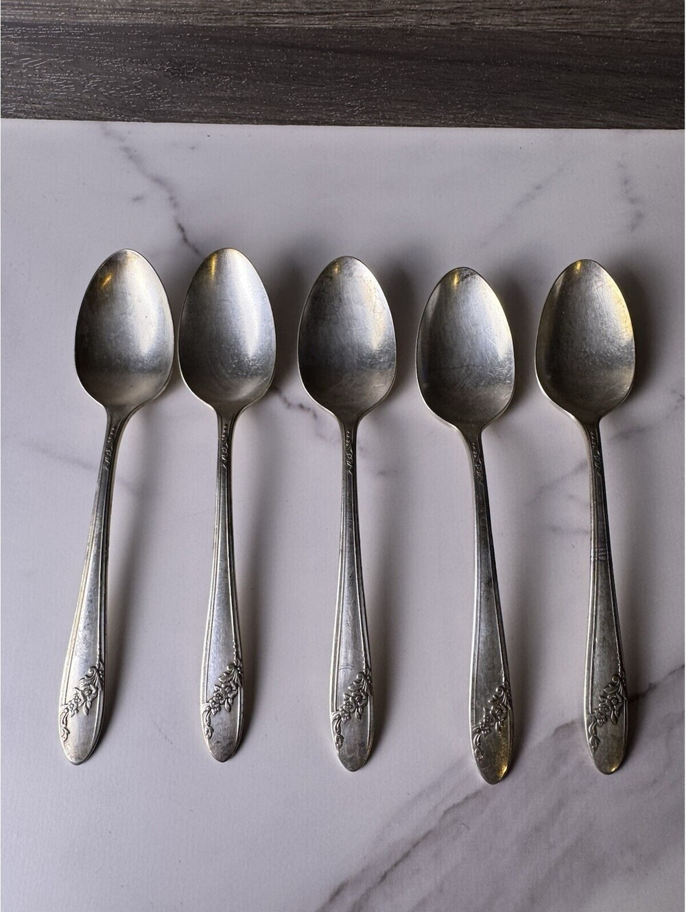 Vintage 1940s SilverPlate Oneida Community Tudor Plate Fantasy Spoons Set of 5 ￼